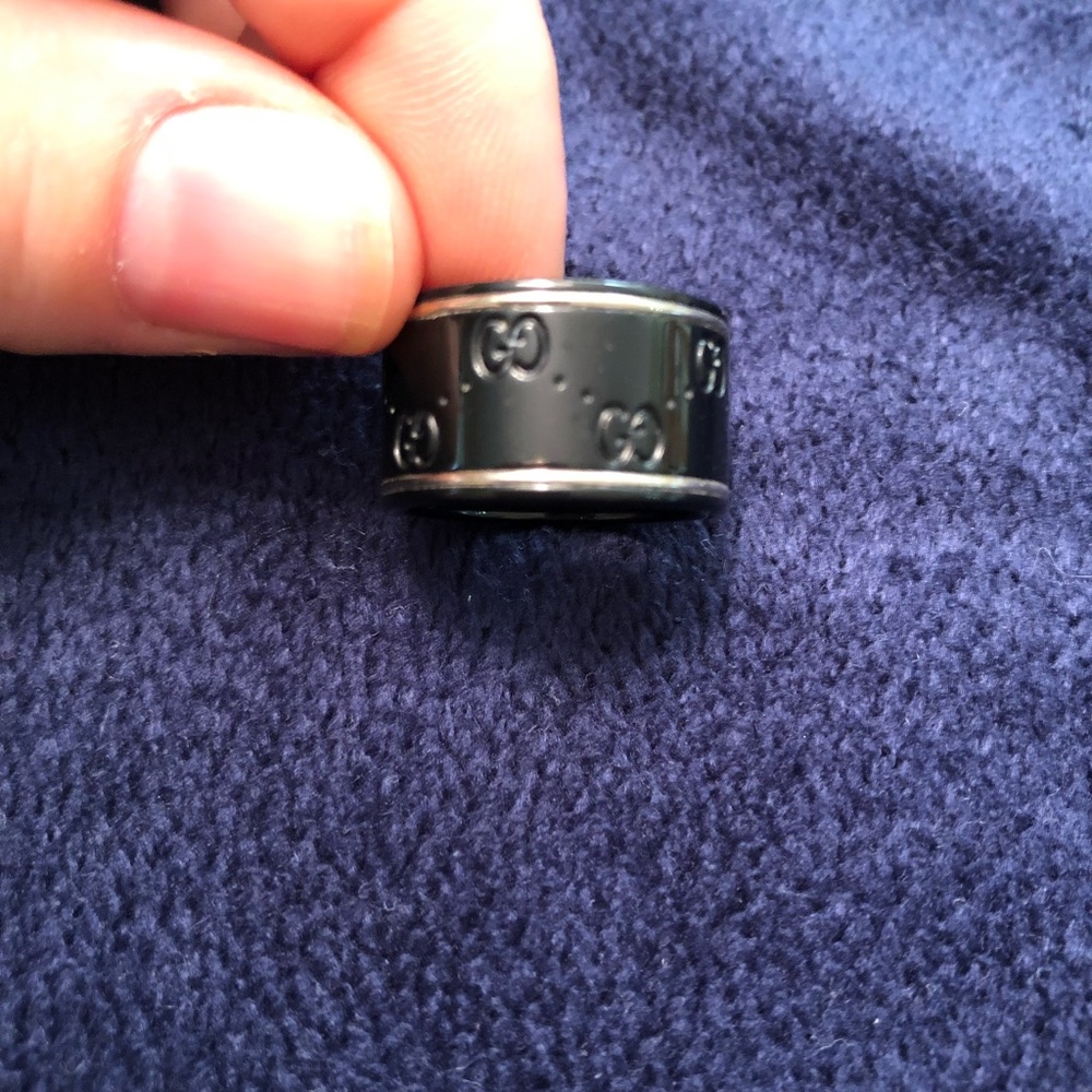 Black Gucci ring